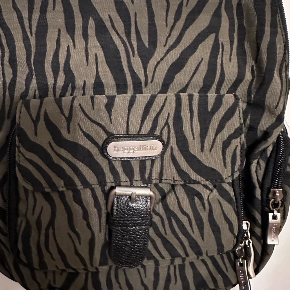 Baggallini small animal print NWOT tags backpack. - Picture 2 of 11